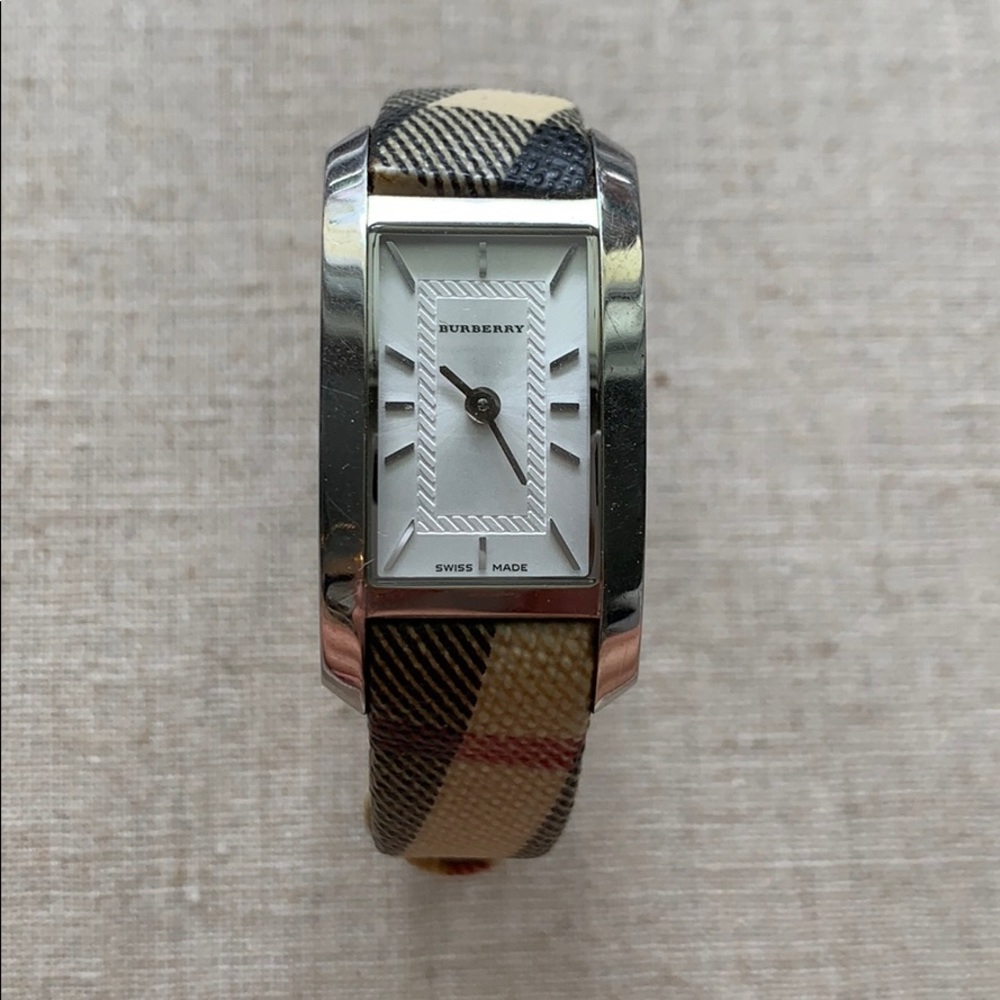 Burberry adjustable leather watch